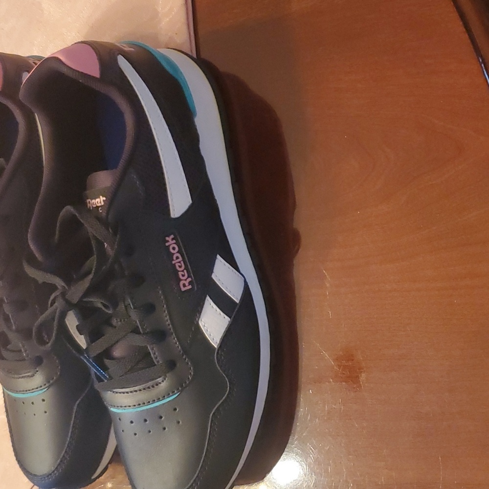 New Reebok Sneakers - Picture 2 of 4